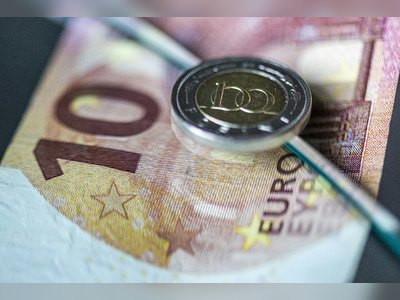 Hungarian Forint Falls to 395 Against the Euro
