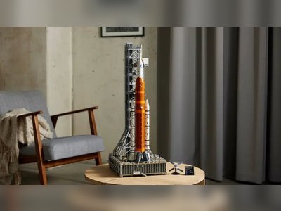 Milky Way on the Wall, NASA's New Spacecraft on the Living Room Table