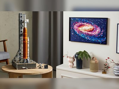 Milky Way on the Wall, NASA's New Spacecraft on the Living Room Table